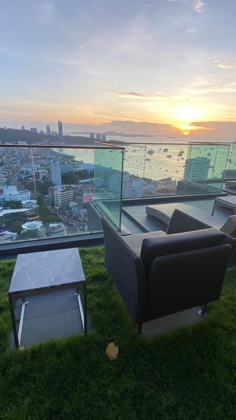 The Edge Central Pattaya Seaview With Infinity Pool & Free Netflix Экстерьер фото